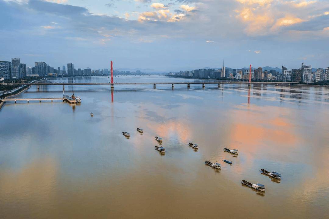 🌸新浪【494949澳门今晚开什么】-致敬献血者，东方明珠等城市地标建筑今晚亮起“生命红”