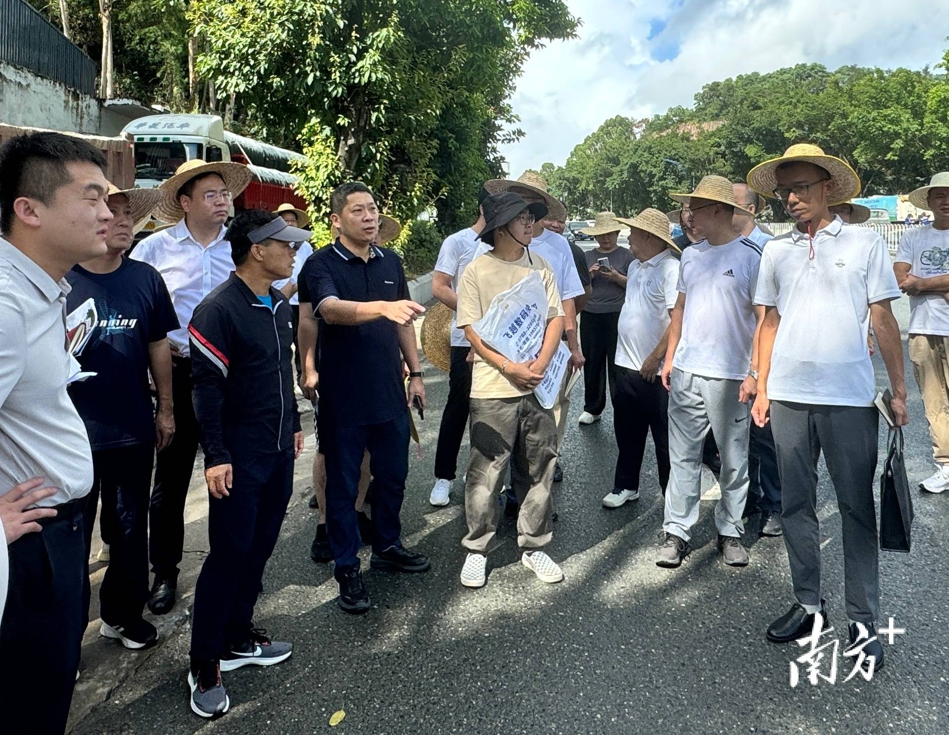 🌸搜狗【2024澳门正版资料大全免费】-一线城市和东西部地区消费明显承压，本轮以旧换新或拉动社零年化增速约1.2个百分点  第4张